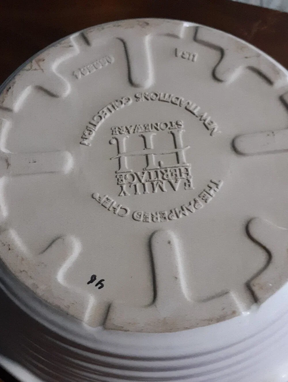 The Pampered Chef New Traditions Fluted Pie Plate Stoneware Bakeware
